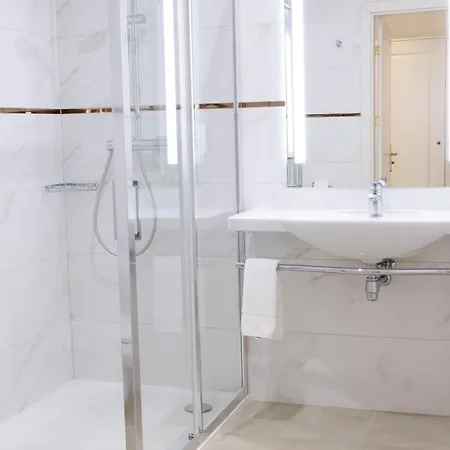 Klub Sosnowy 3* Varšava